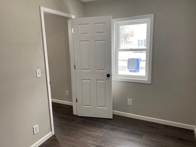 Building Photo - 500 Pier St