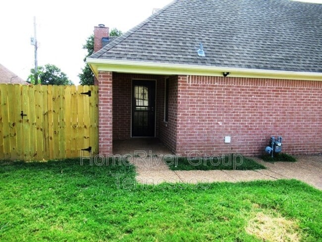 Building Photo - 6836 Spring River Rd