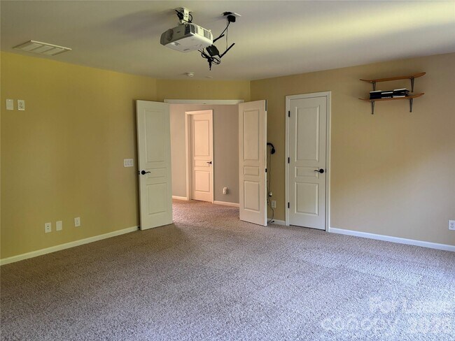Building Photo - 8811 Tamarron Dr