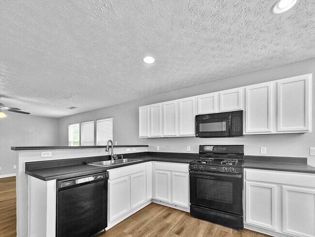 Building Photo - 1236 Liriope Ln SE