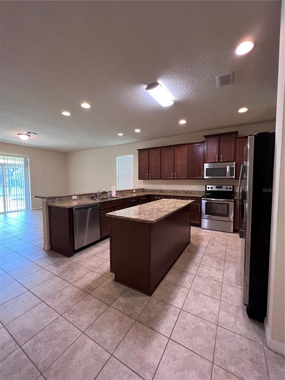 Building Photo - 1310 Oakcrest Ct