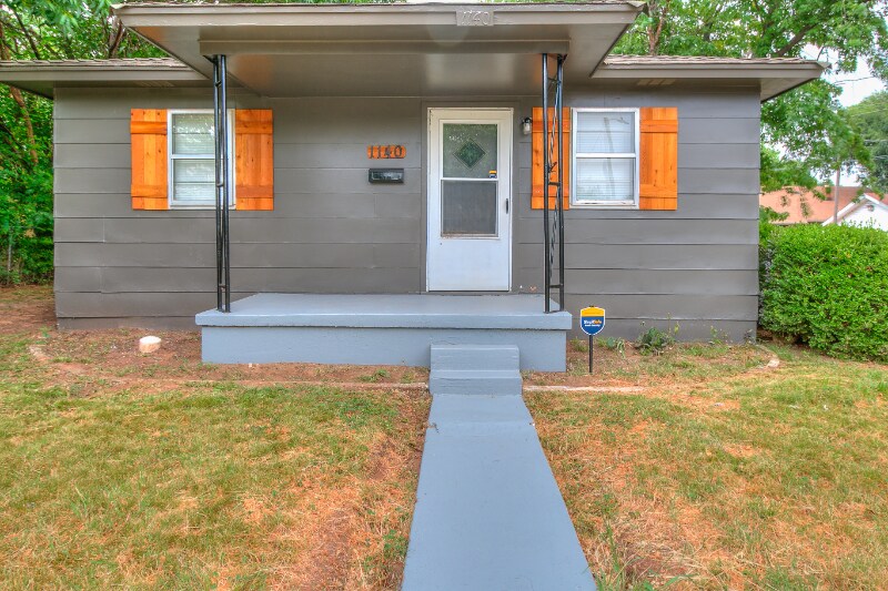 Primary Photo - 1140 SW Binkley St