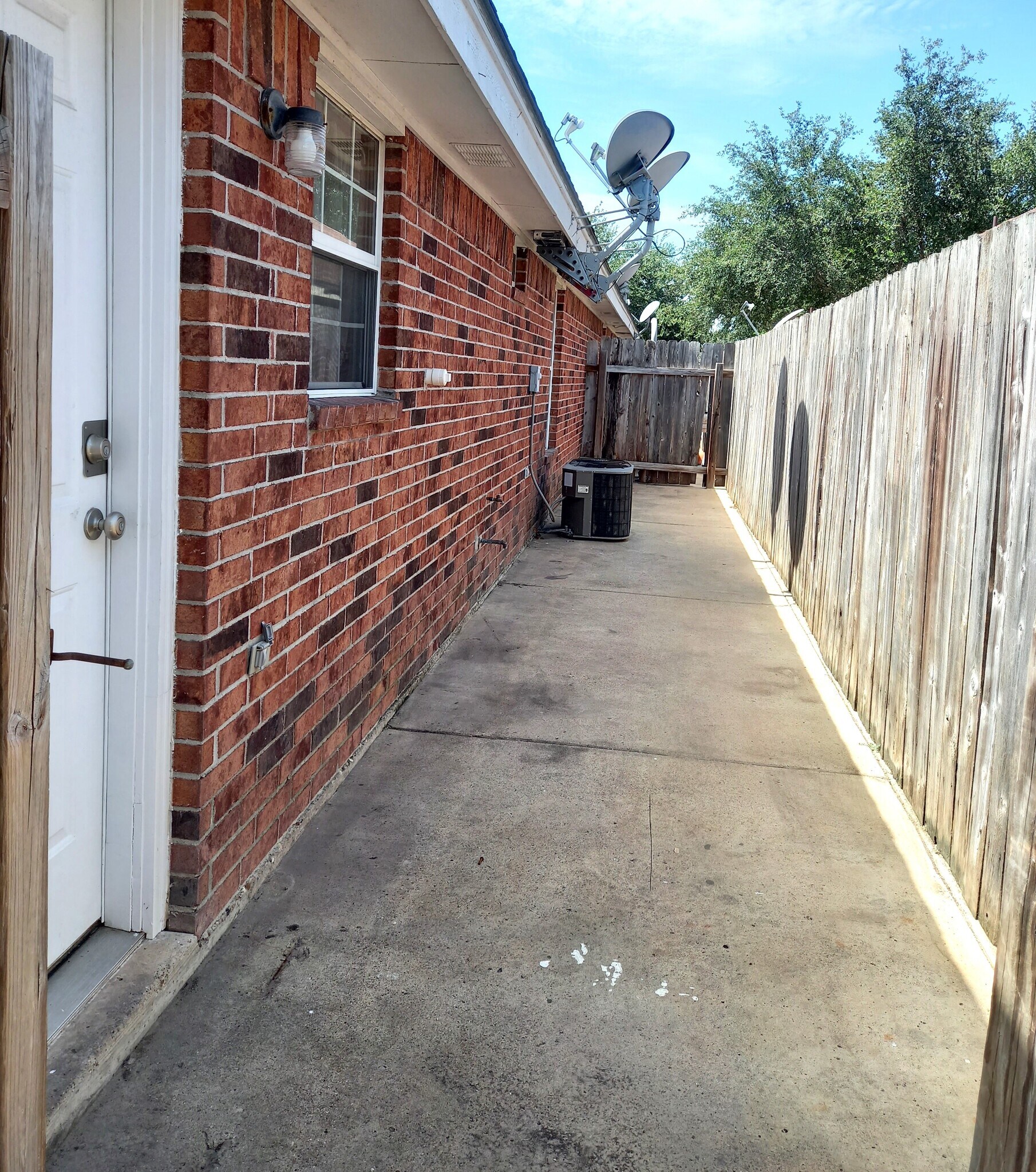 Building Photo - 2315 Moonlight Ln