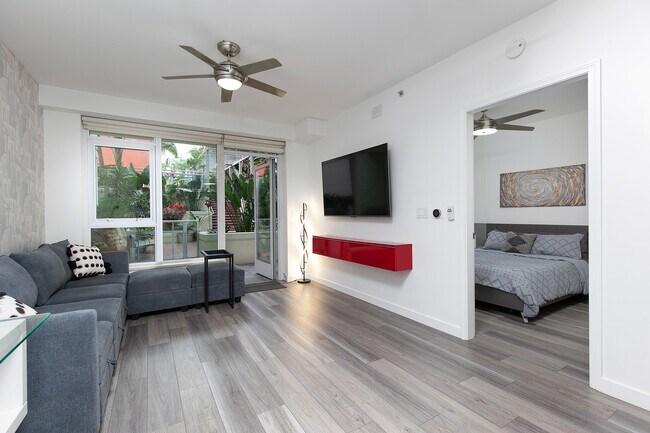 Building Photo - 1431 Pacific Hwy