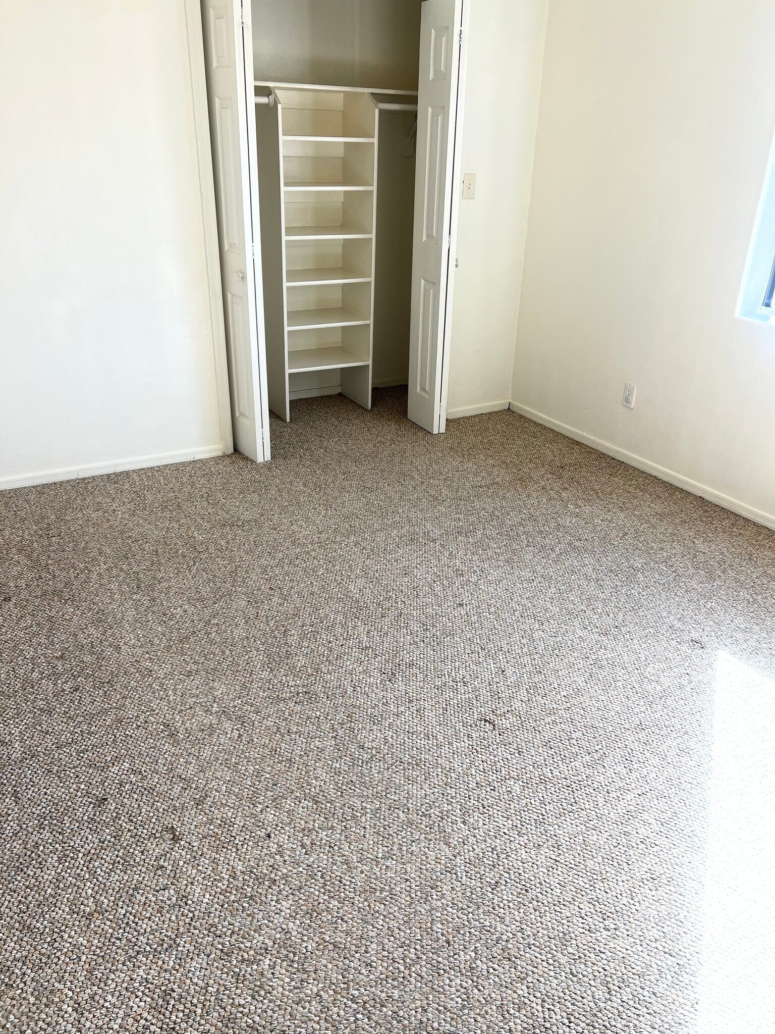 Building Photo - 422 Avenida Oriol
