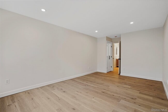 Building Photo - 400 High Point Dr