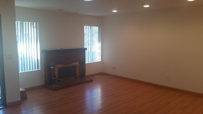 Building Photo - 4BD 2BA House in Poway