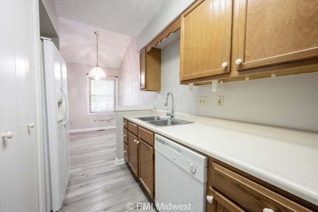 Building Photo - "Charming 2-Bed, 2-Bath Duplex in Prime Franklin Locale – Spacious 1,464 Sq Ft!"