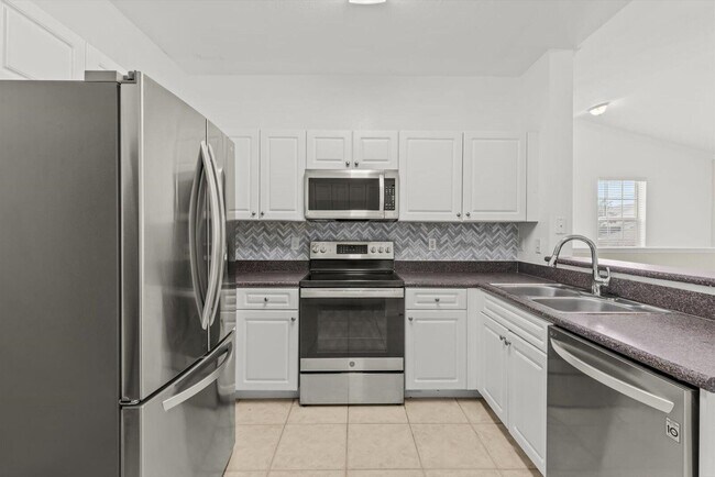 Building Photo - 559 SE Prescott Pl