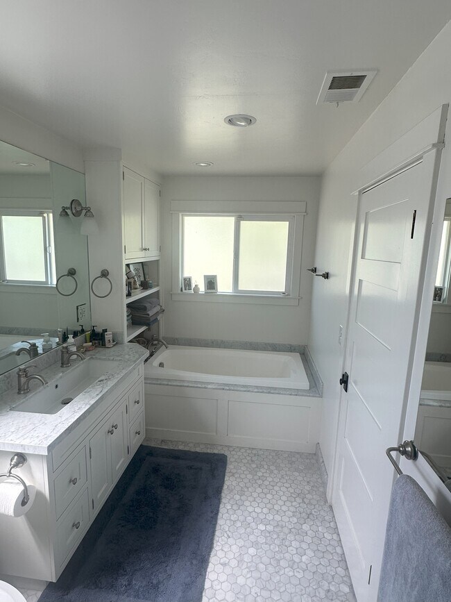 Building Photo - 3310 Manzana St