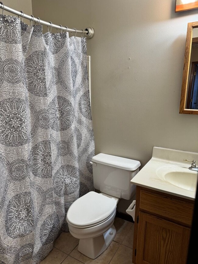 Building Photo - 3 Bedroom, 1.5 Bath Single Family Home - W...