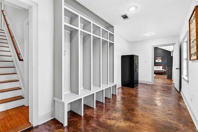 Building Photo - 301 Medlin Creek Loop