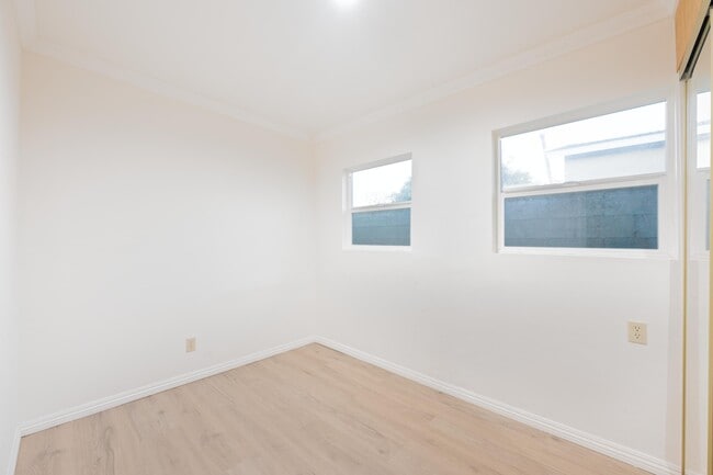 Building Photo - 331 W Bencamp St