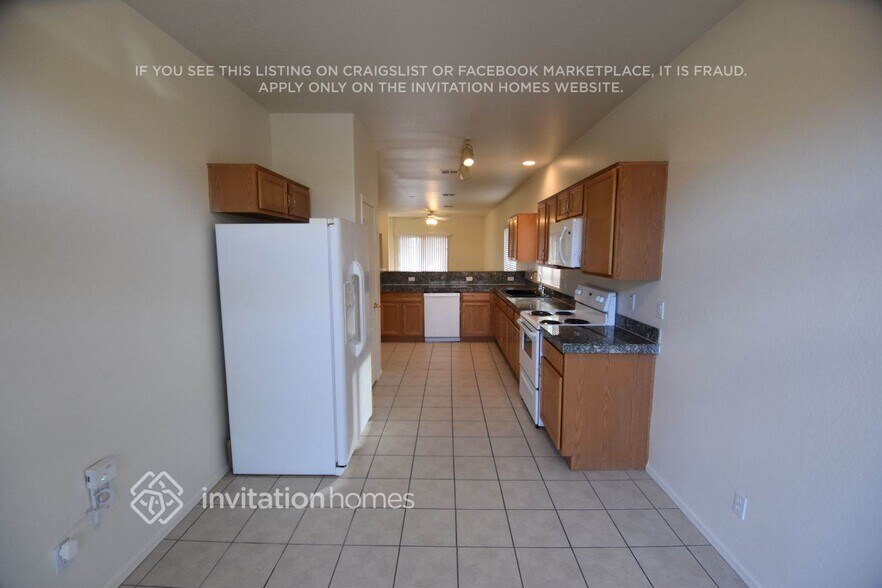 Building Photo - 2213 W Carolina Dr