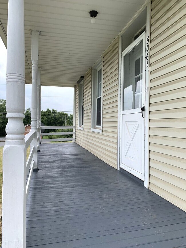 Building Photo - 5065 Buchanan Trail E