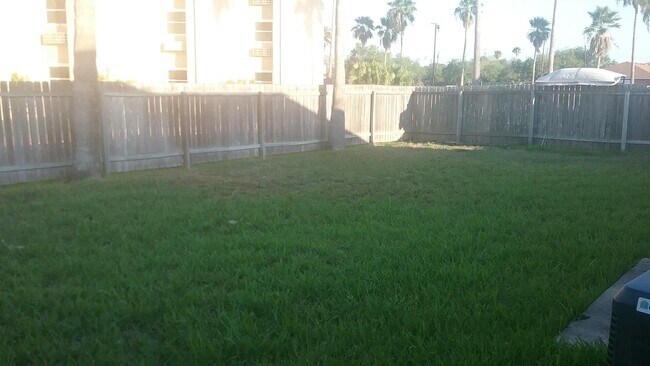 Large Backyard - 2121 Fountain View Ct
