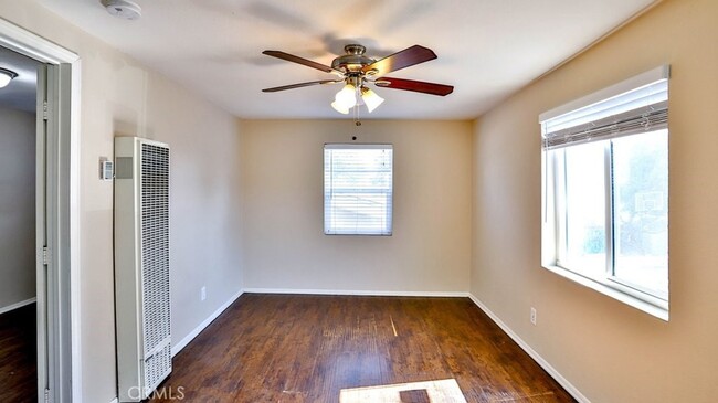 Building Photo - 1829 1/2 E 63rd Street Unit
