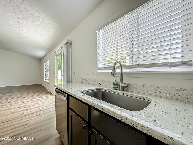 Building Photo - 12292 Orange Grove Dr