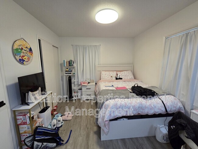 Building Photo - 1311 W 19th Terrace