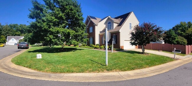 Building Photo - Stately brick front contemporary on huge c...
