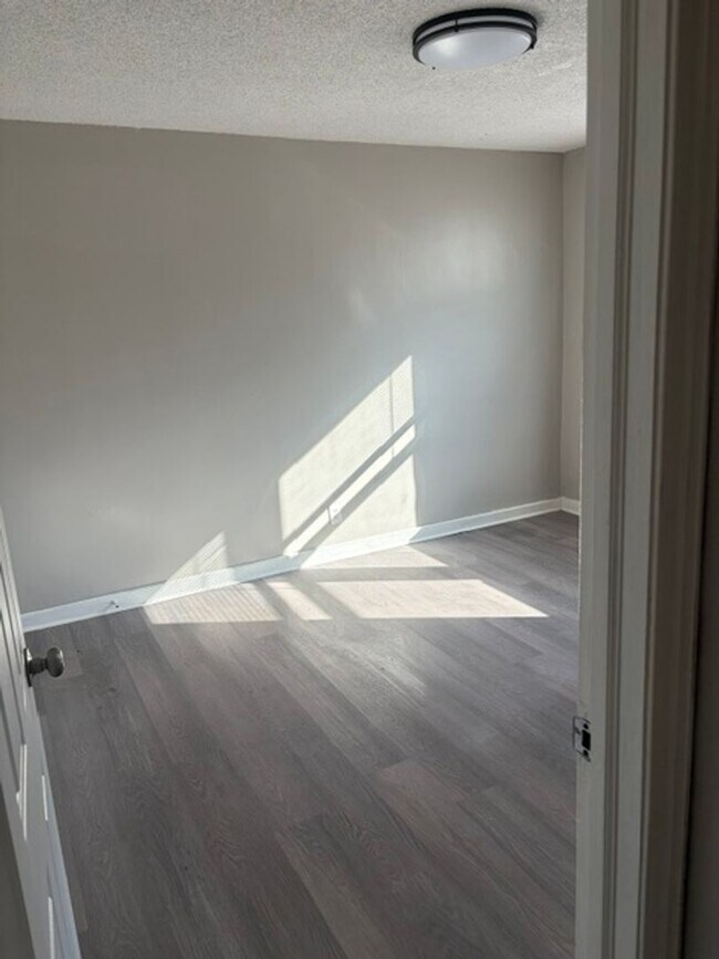 Building Photo - Gorgeous 3-Bedroom Townhome in Holmesburg! Available NOW!