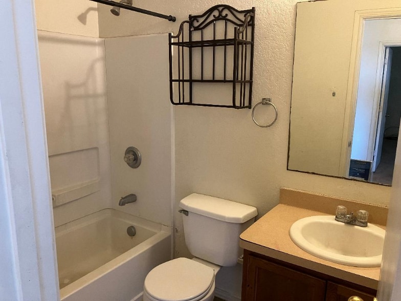 Building Photo - 9910 Amber Ledge