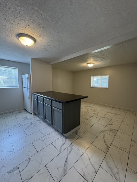 Building Photo - 2257 3rd St