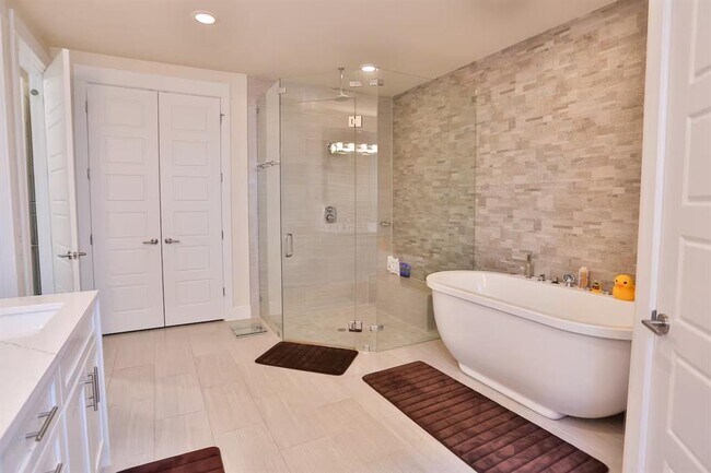 Building Photo - 2203 Thornton Rd