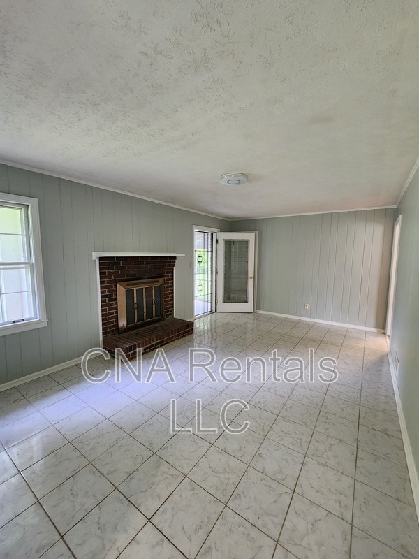 Building Photo - 626 Honeybear Ln