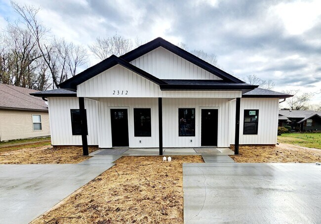 Primary Photo - 2312 Lavern St