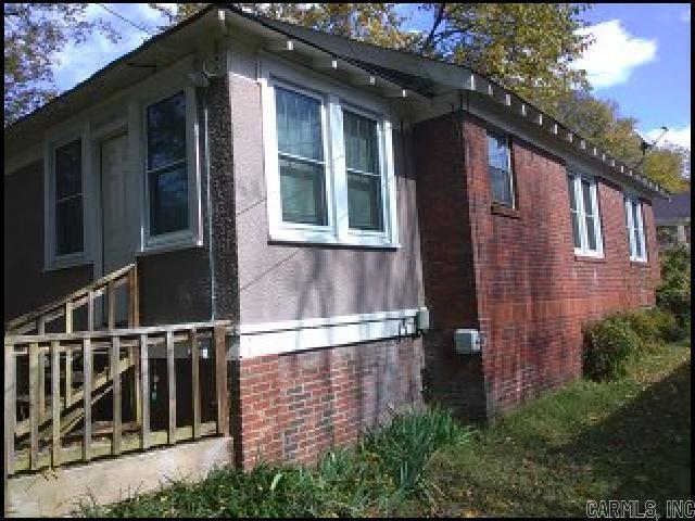 Building Photo - 104 S Valentine St