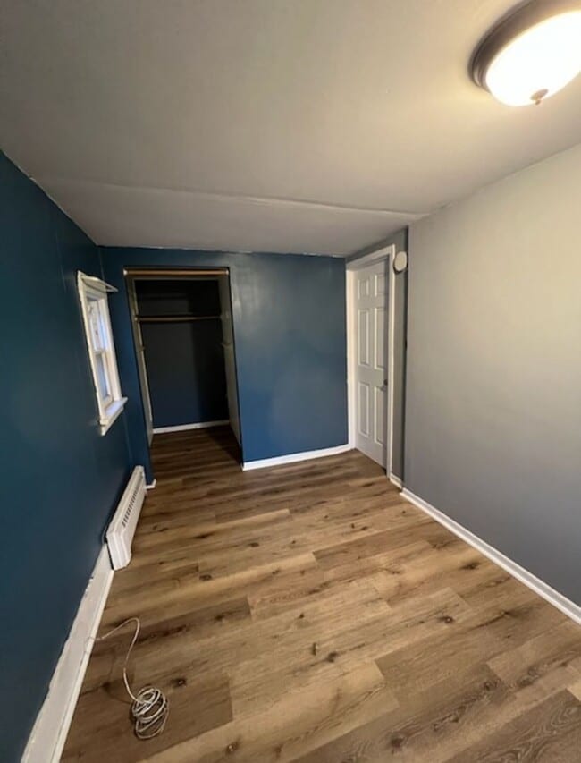 Building Photo - Available soon! 4 Bed 1.5 Bath Single family home!