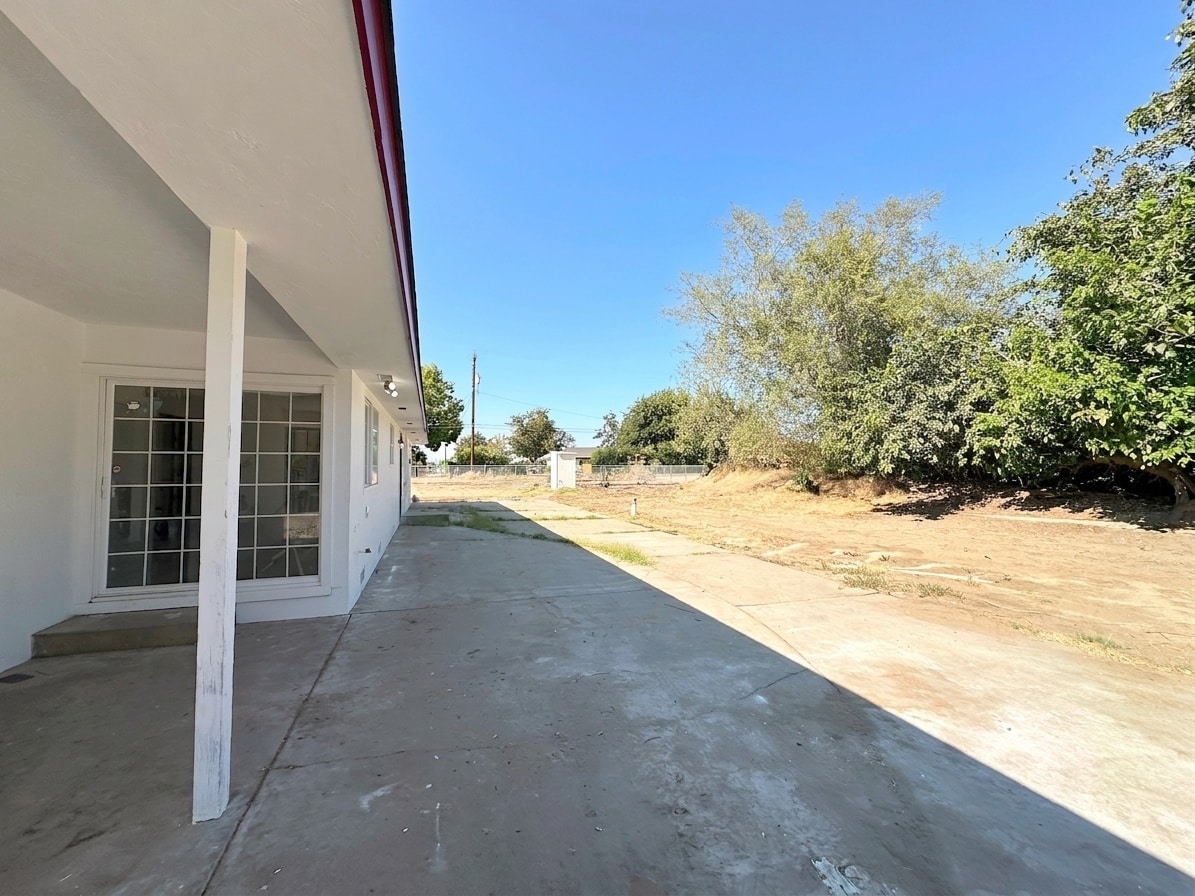 Building Photo - 15050 Cottage Ave