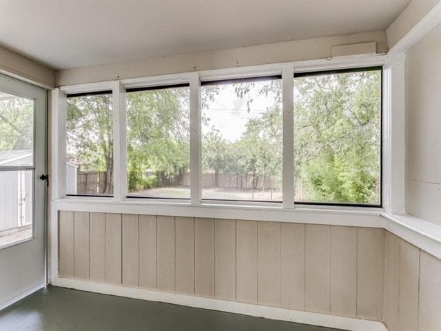 Building Photo - 8121 W Elizabeth Ln