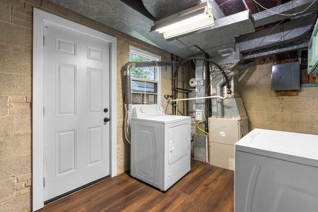 Building Photo - 3 Bed 3 Bath - Silver Spring Split Level -...
