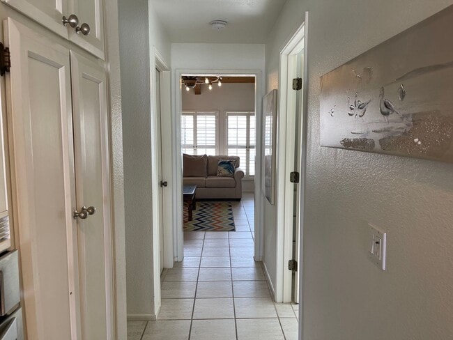 Building Photo - 4025 Ocean Dr