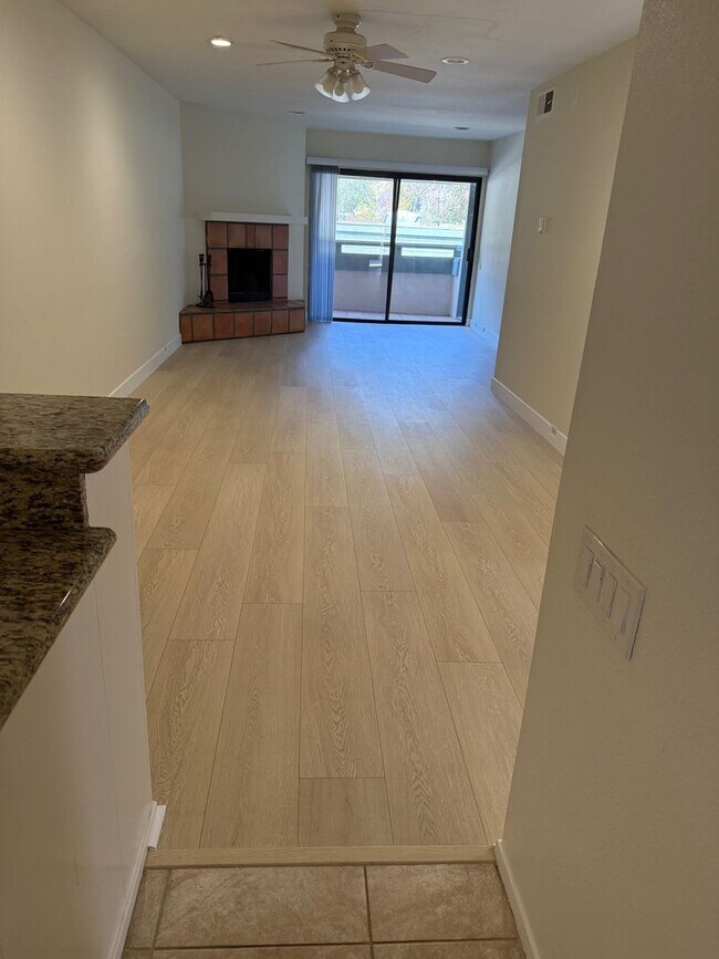 Building Photo - MISSION HILLS-SPACIOUS 2BR /2BA WITH MODER...