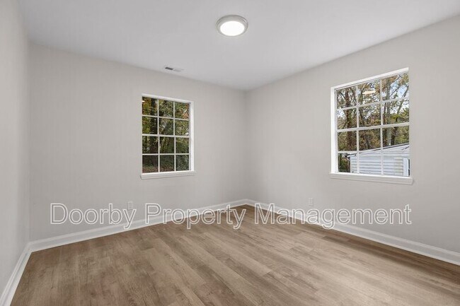 Building Photo - 1610 Parkway Dr