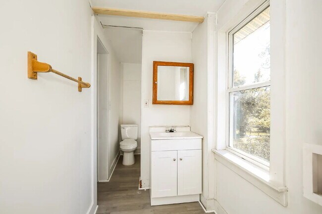 Building Photo - Charming 2-Bed, 1 Bath home with central HVAC and a Large Back yard!