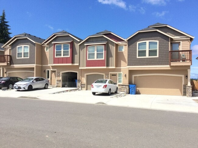 Primary Photo - Luxury Townhome in Ridgefield