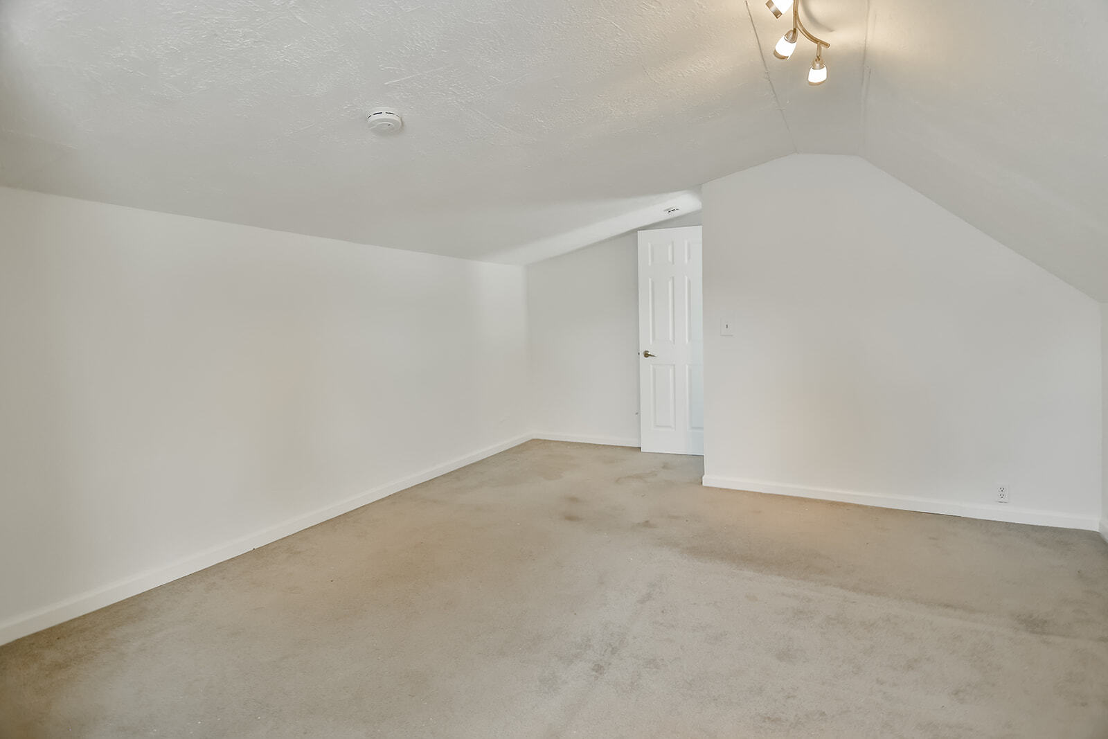 second floor bedroom - 314 Clifford Ave