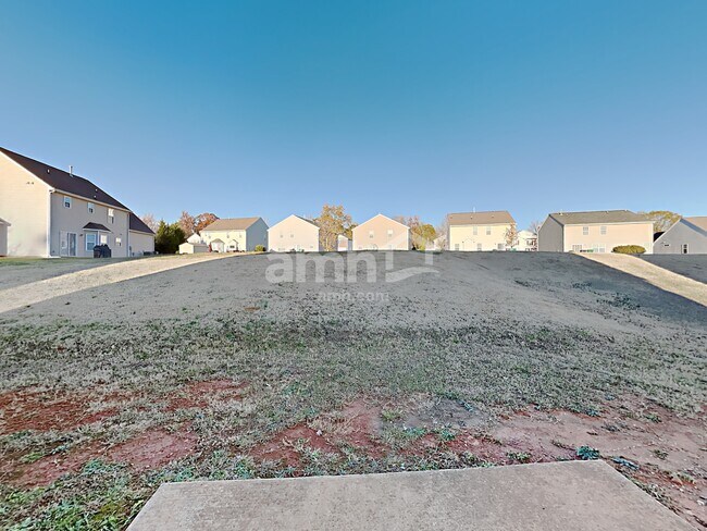 Building Photo - 6236 Leslie Dr