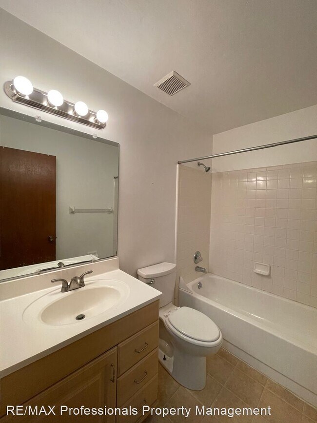 Building Photo - 3 br, 2.5 bath House - 3752 NW 55th Place