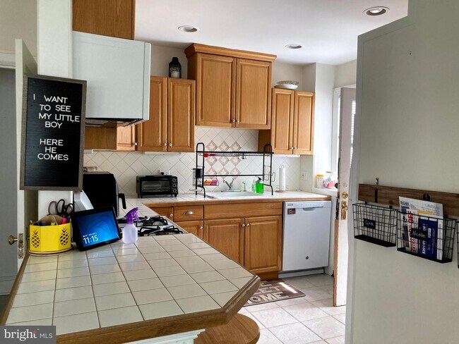 Building Photo - 219 Williams Rd