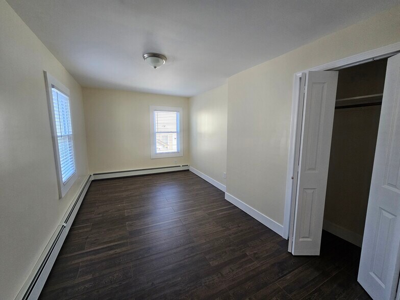 Building Photo - 187 Ferry St