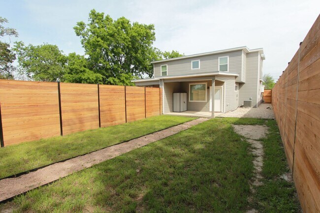 Building Photo - 7302 Bennett Ave