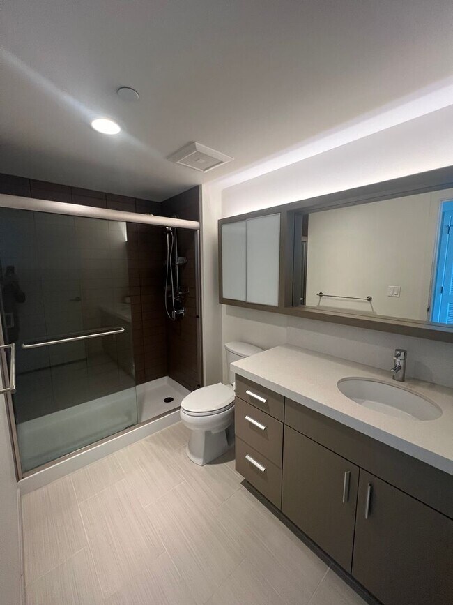 Building Photo - Furnished 2 bedroom, 2 bath 2 parking at The Collection!