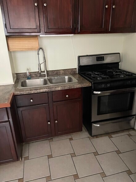 Building Photo - 7727 S Saint Lawrence Ave