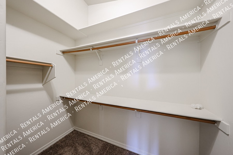 Building Photo - 13874 W Wilshire Dr