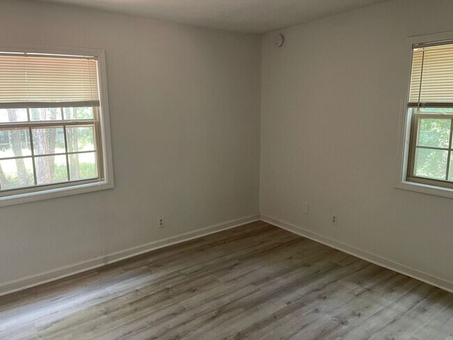 Building Photo - Modern 2-Bed, 1-Bath Oasis with Central Air and Gourmet Kitchen